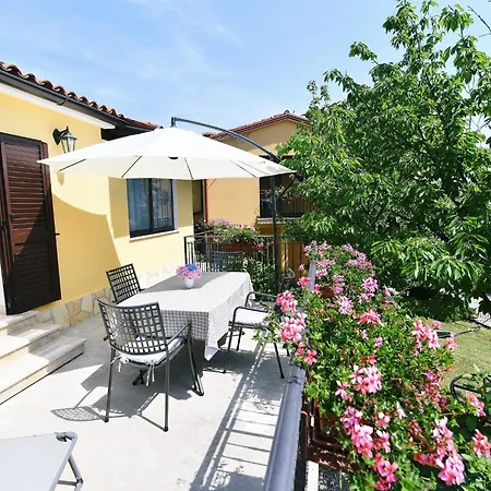 Holiday home Valentin Moscenicka Draga
